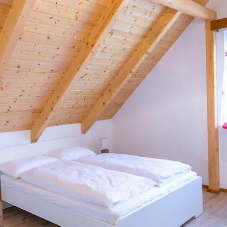 Hajnalka Apartman *
