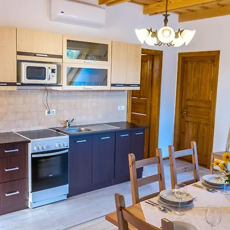 Hajnalka Apartman *