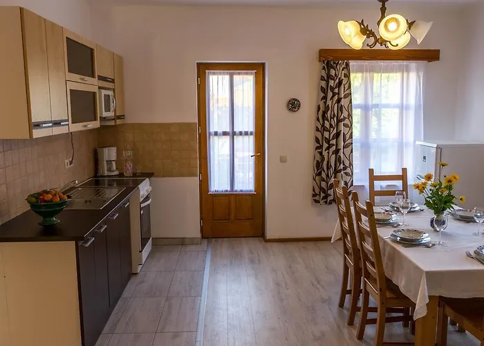 Hajnalka Apartament *